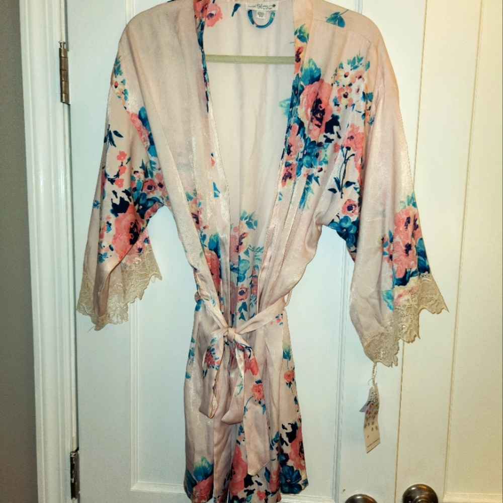NWT Silky Light Peach Floral Robes - Nordstrom In Bloom by Jonquil (XS-S, M-L)